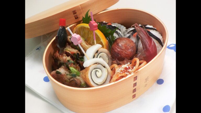 たらこの手まりおむすびと、大根餅と竹輪チーズ巻き弁当 #obento #おにぎり #海苔巻き