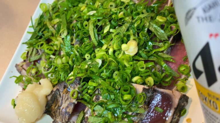 【ビールのおつまみ】カツオのタタキの大葉とネギまみれにしてニンニク乗っけてkp