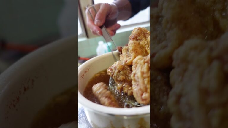 【油淋鶏】馬鹿カリカリなから揚げにネギ生姜の薬味ダレをぶっ掛けた逸品！ビールが欲しくなる！！