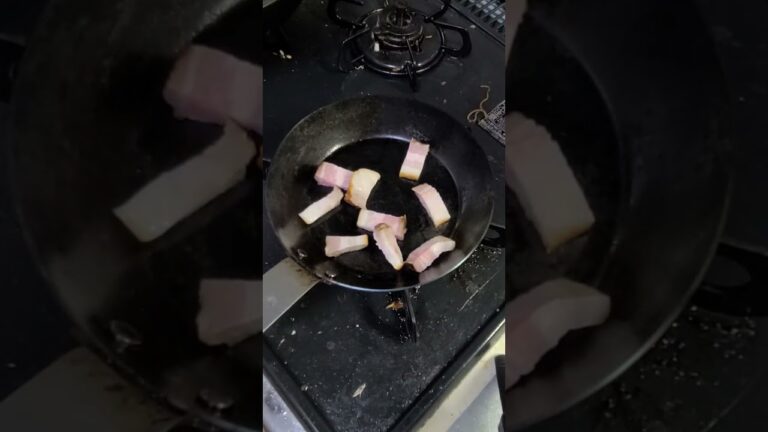 自家製ベーコンとホウレン草のバター醤油炒め❗　 #おうちごはん #料理