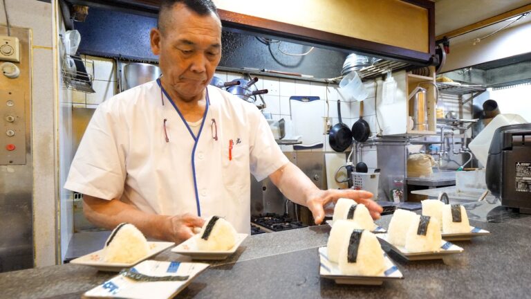 信じられない超絶カレーうどんラッシュ！1日400人が殺到する香川最強深夜の怪物うどん屋丨Incredible curry udon