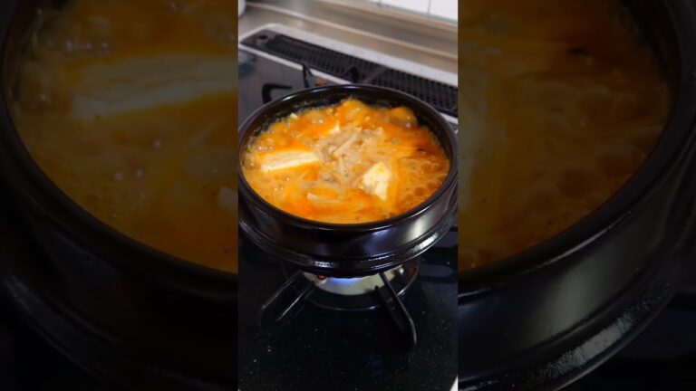 ダイソーでトゥッペギ買ったからスンドゥブチゲ(순두부찌개)を作ってみた。 #shorts