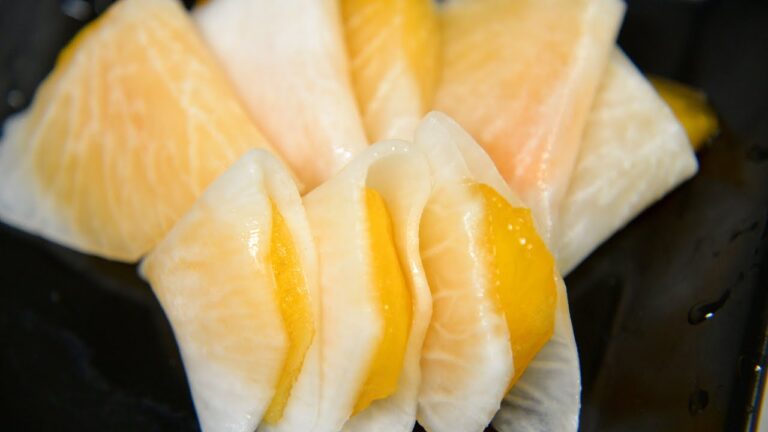 大根の挟み漬け（柿）　How to make pickles with persimmon sandwiched between radishes