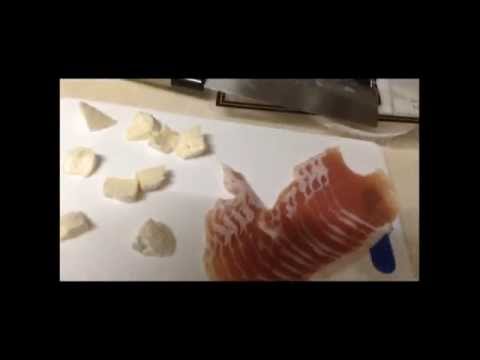 男の料理　カマンベールチールの生ハム巻き