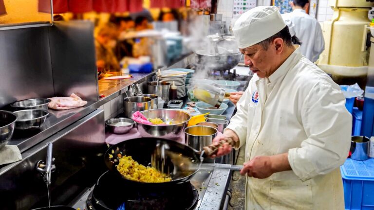止まらない炒飯ラッシュ！鍋振り職人達が客席をぶん回す常連殺到の老舗中華食堂！大阪奈良の中華まとめ４選。