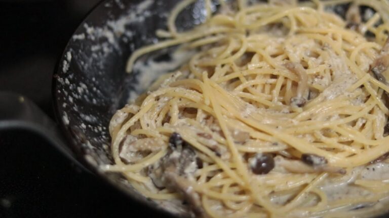 ○○でプロの味！簡単きのこのクリームパスタの作り方