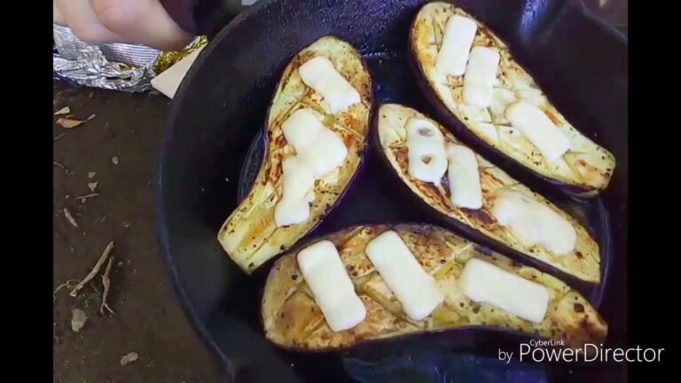 ひとりソトメシ〈ホクホクポテトベーコン、玉ねぎステーキ、ジューシーチーズなす〉