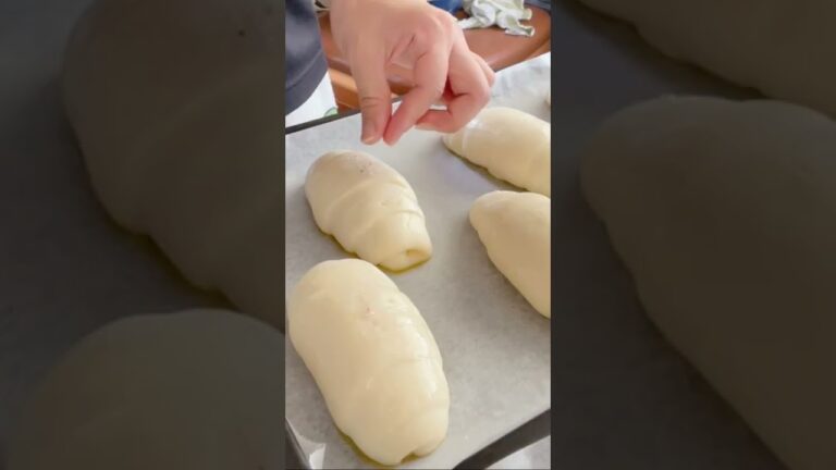 サクふわ塩バターパン🥐♡