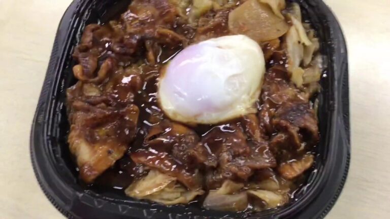 3種の醬 ピリ辛ホイコーロー丼を買って見ました〜〜 セブンイレブン