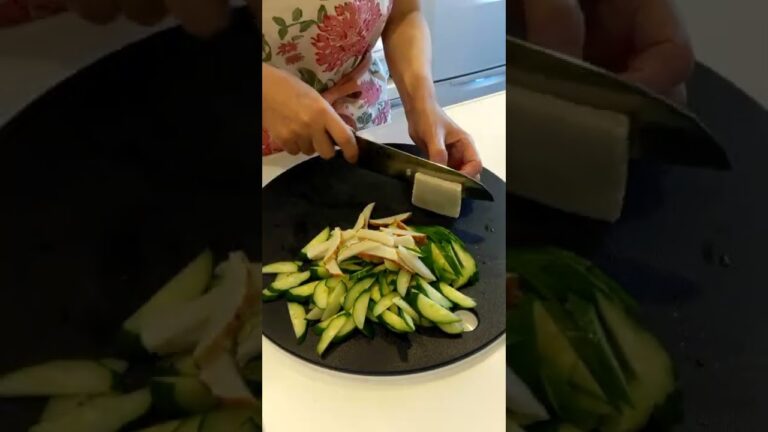 🍳きゅうりで一品☆かまぼこと和えるだけ♡🤫【不器用な私が作る簡単で美味しい料理編】#shorts