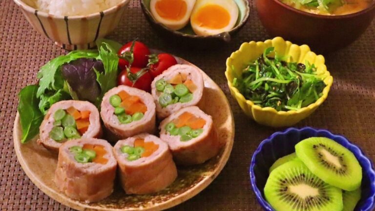 【料理】いんげんと人参の肉巻き・えのきと油揚げの味噌汁・豆苗の塩昆布和え