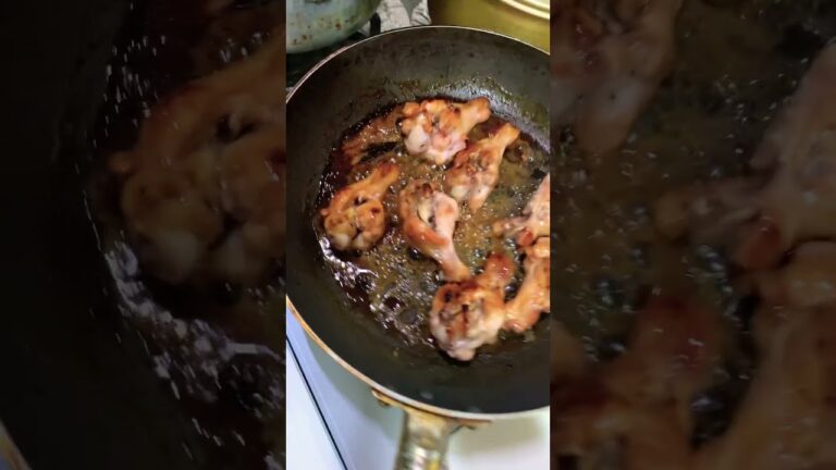 手羽元の開きをグリルで焼き→フライパンに入れてかんたん酢絡めて焼く。