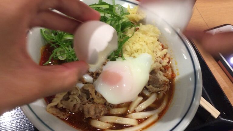 【オレのグルメ】　旨辛牛肉うどんに温泉卵