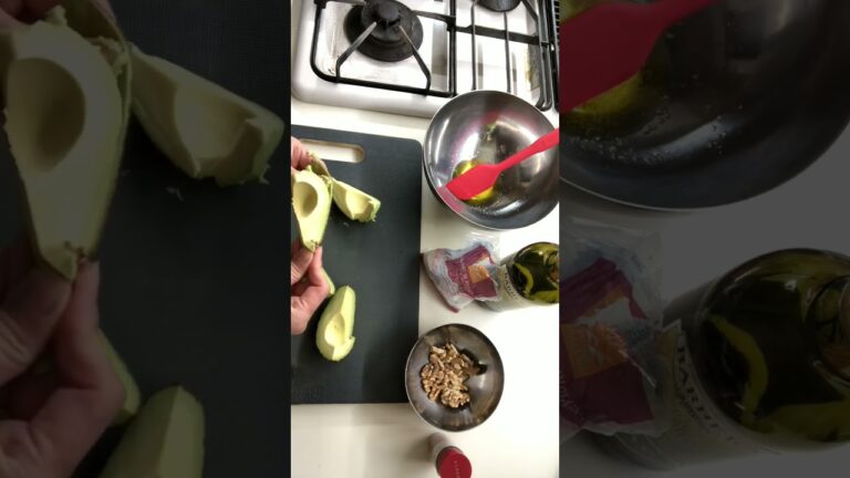 超簡単！まぜるだけ。エスニック風アボカドサラダ#shorts