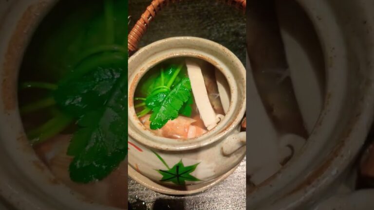 今が旬。松茸の土瓶蒸し