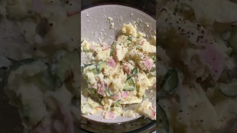 ばあちゃんの味！すり鉢で作るポテトサラダ！(じゃがいも、ハム、きゅうり、玉ねぎ、りんご、マヨネーズ、コンソメ顆粒、レモン汁、塩胡椒)