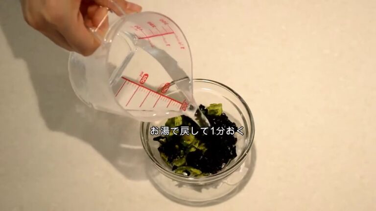 フリーズドライのオクラとわかめの和え物を作ります！