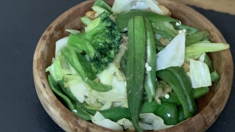 ガーリックオイルの残りで作るペペロンチーノ風野菜炒め！明日が休みの時おすすめ