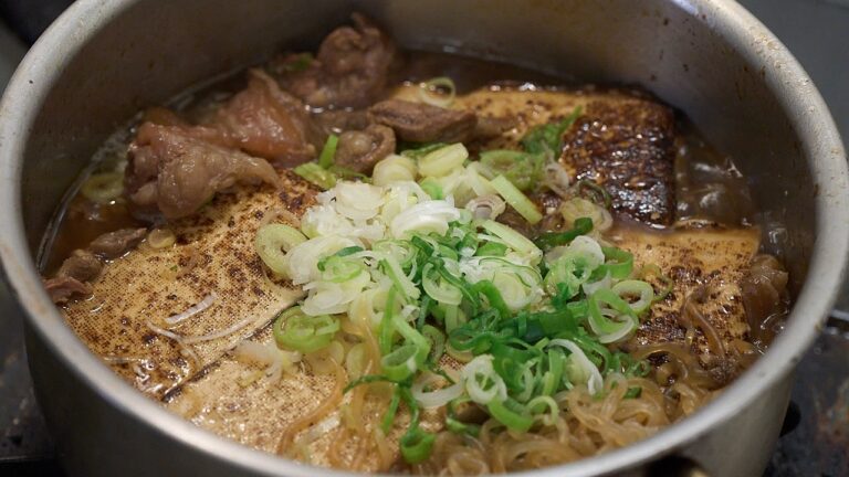 これを知ってから普通の肉豆腐に戻れなくなりました【牛スジ肉豆腐】