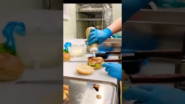 焼き立てパン工程「ハニーマスタードチキンのベーグルサンド」