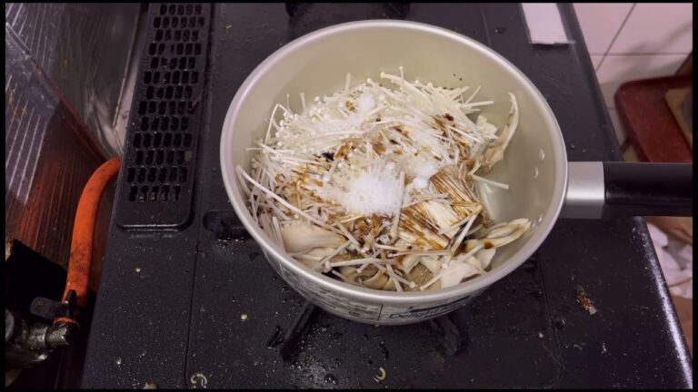 今夜はなめたけ、焼きナス、もやし、味噌汁をいただきます。