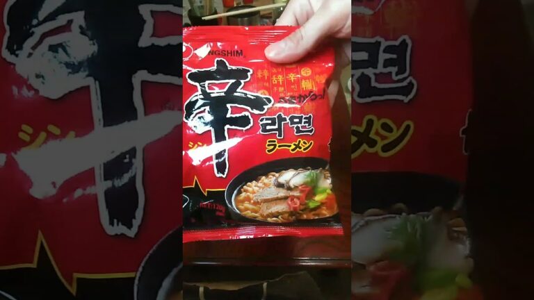 【辛ラーメン】１００円のぼっち用土鍋で辛ラーメン鍋を作ってみた#辛ラーメン#インスタントラーメン#ぼっち飯