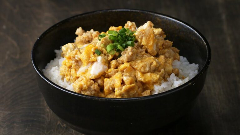 10分で完成！包丁いらずの豆腐そぼろ親子丼