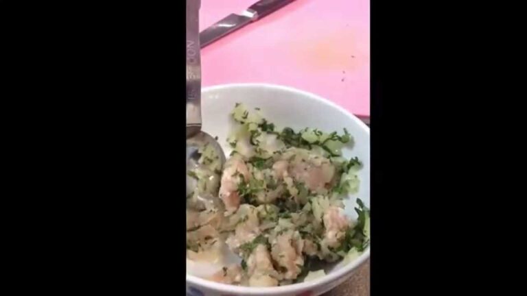 お弁当今日の一品 鶏ミンチの大葉ハンバーグ