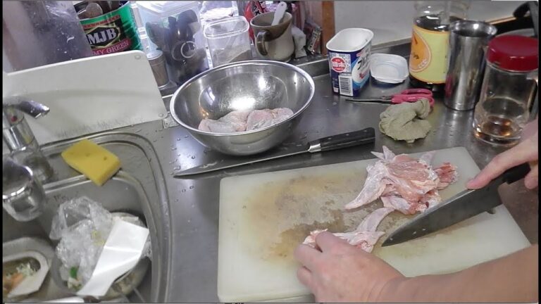 幸運な病のレシピ（ 898 ）夜：鳥の唐揚げ、手羽先の開き唐揚げ、そいを焼いた、ほうれん草胡麻和え、ヒラタケの汁