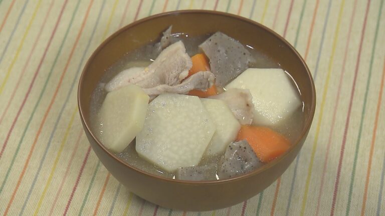 里いもと豚バラのみそ汁（2019年11月19日）