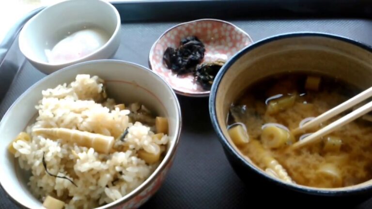 たけのこ入りおこわ ＆ たけのこ汁のセット：道の駅「北信州やまのうち」