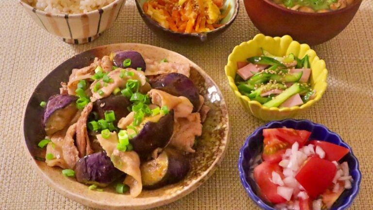 【料理】豚肉とナスのさっぱり炒め・きゅうりとハムの中華サラダ・人参しりしり・オクラとなめこの味噌汁・トマトと玉ねぎのサラダ