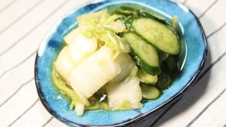 【漬物】めんつゆと生姜で白菜ときゅうりの浅漬けの作り方｜漬物レシピ｜めんつゆとしょうがを使って白菜ときゅうりを浅漬けにしました。しょうがの風味がきいたさっぱり味の浅漬けです！