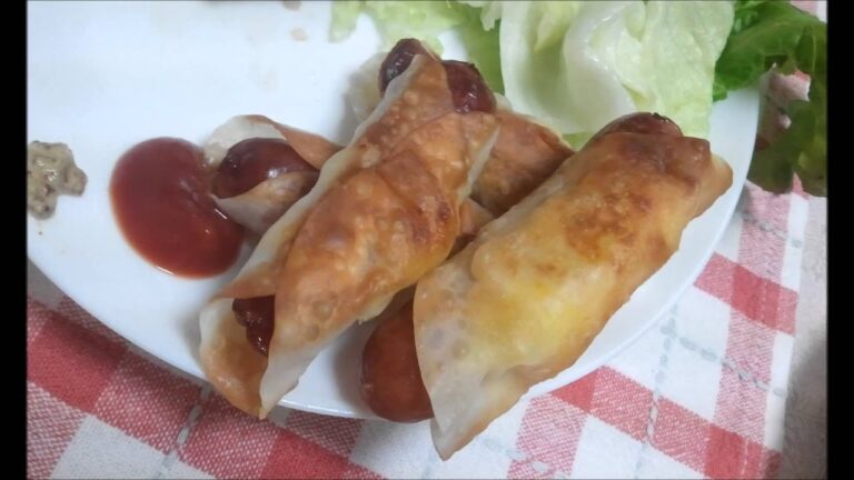 餃子の皮を使ってウインナーポテトドッグを作ってみました。