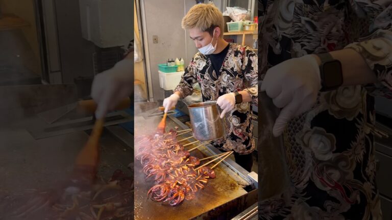 全長50cm巨大イカ焼き！Giant Grilled Squid - Japanese Street Food 上野グルメ 山賊海賊 アメ横センタービル店