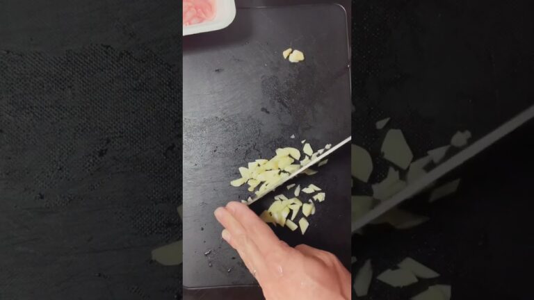 豚肉とピーマン炒めて焼肉のタレかけたやつ。 #cooking #料理 #料理動画 #shorts