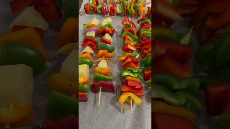 🫑🧅🥩Putting together steak kebabs 4 dinner 4 my guys🔥￼#colorful #steak #shishkebab #food #foodie