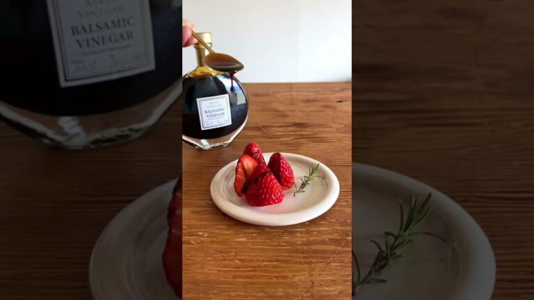 【バルサミコ酢】いちごにかけるだけでプチ贅沢スイーツに🍓#shorts #山梨
