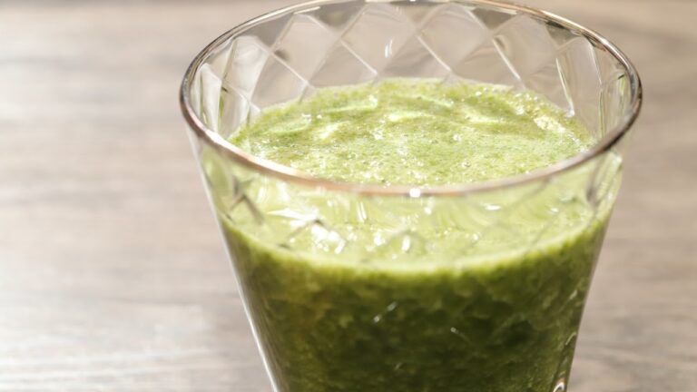 3分で簡単！ロイヤルグリーンスムージーの作り方 | How to make royal green smoothie