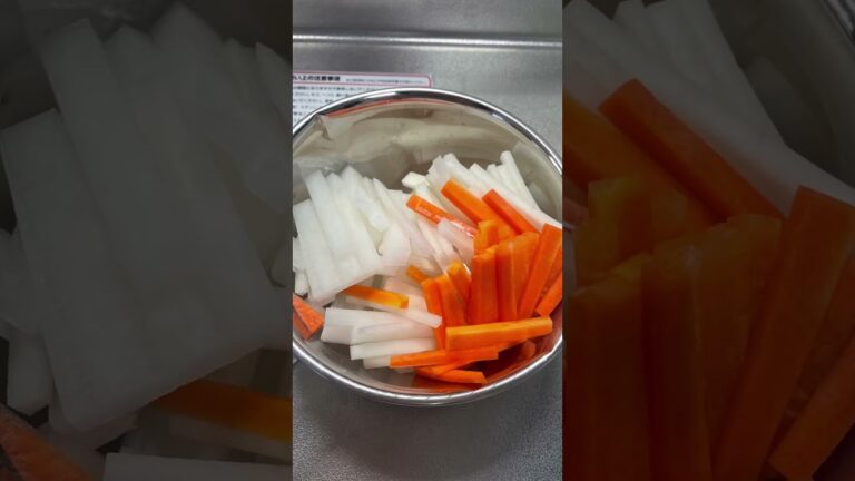 【冷蔵庫にあるもので簡単料理！】大根と人参のきんぴら　ヘルパークッキング　北九州福祉サービス株式会社　#shorts