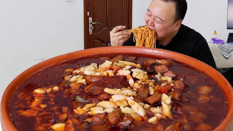 最近感冒了，稍微康复点，来个茄丁打卤面吧，大口吸面就是爽！【cram阿强】