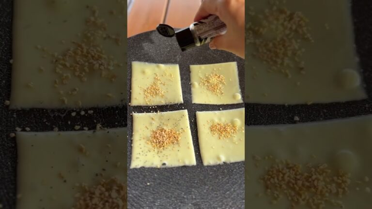 チーズって上にかけるものじゃないの？🧀#キャンプ飯 #shorts