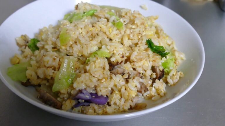 簡単作るレタスチャーハン！豚バラチャーシュー入り