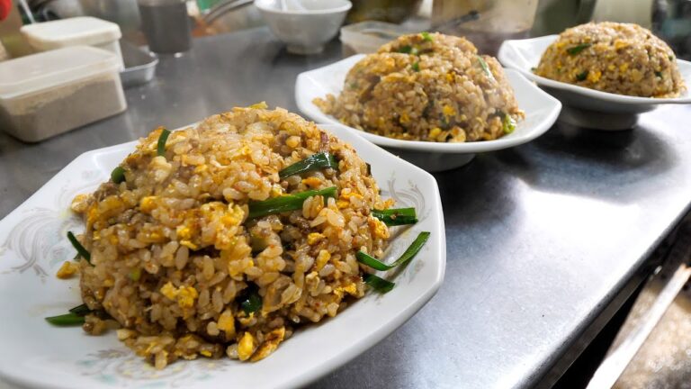 ドカ盛りチャーハン肉増し！僅か６０秒の爆速提供で働く男たちを支える町中華丨Egg Fried Rice-Wok Skills In Japan