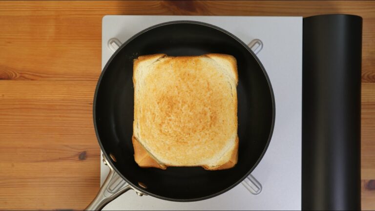 【意地】ホットサンドメーカーないけどホットサンドをフライパンで作りたい【チーズたまごサンド】
