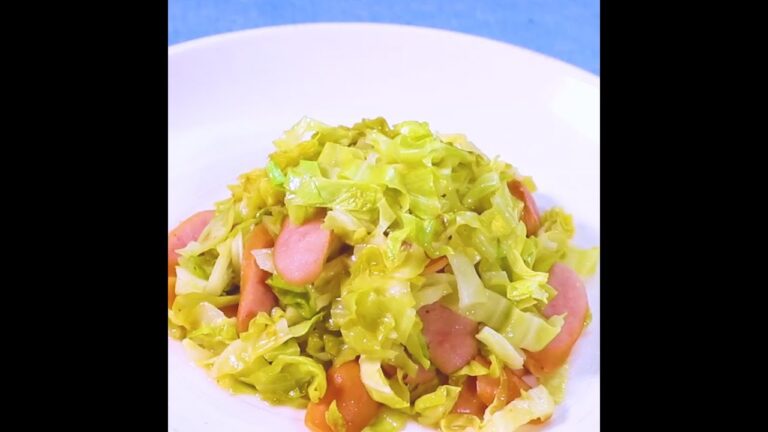 さっぱり美味しいキャベツとソーセージの甘酢炒め ｜ moguna[モグナ]