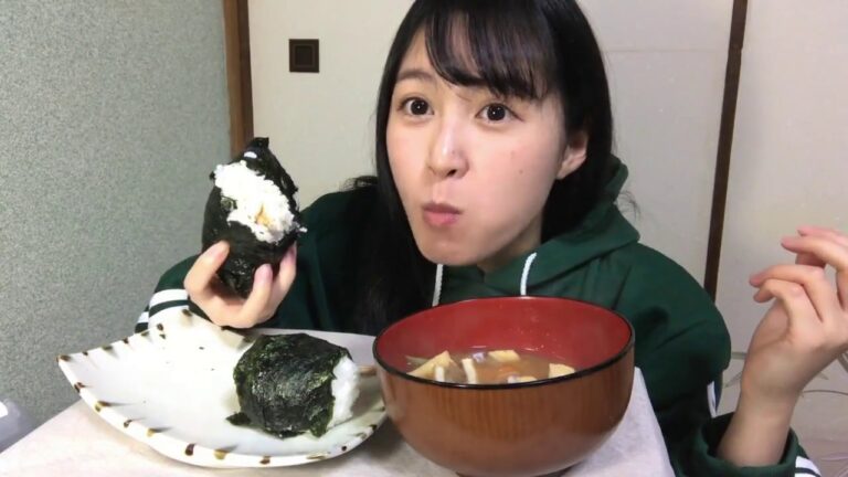 爆弾鮭おにぎりと簡単レシピで豚汁を作ってみた how to make Pork miso soup & rice ball