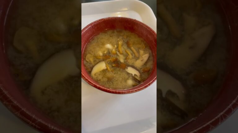 【米が】きのこ汁(大盛)【欲しくなる】