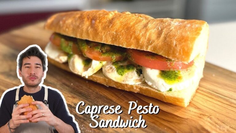 お手軽イタリア風サンドイッチ、ジェノベーゼとトマトモッツァレラのカプレーゼサンドイッチ (Caprese sandwich with homemade pesto)