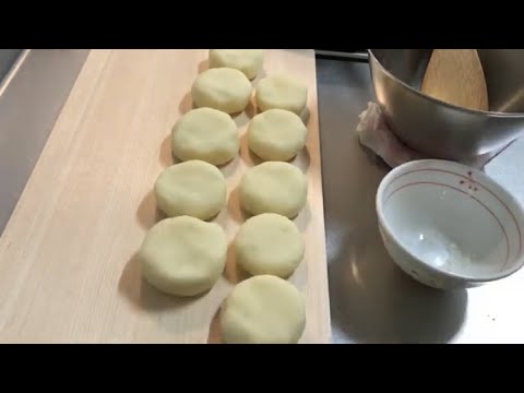 じゃがいもと片栗粉でもちもちチーズいももち　Potato Cheese Pancakes ポテトもち